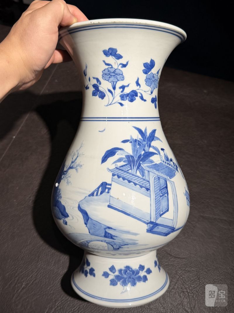 清康熙 青花庭院“杨柳荡千”图琵琶尊 - 图6